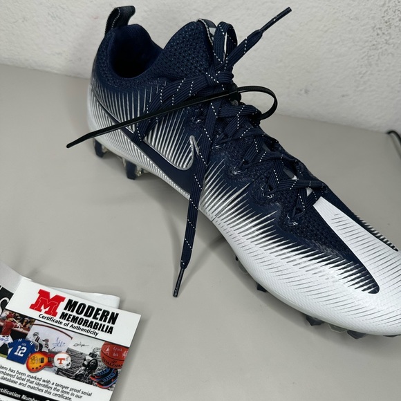 Ezekiel Elliot Signed Football Cleats w COA - Picture 5 of 8